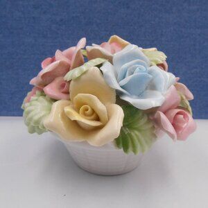 VINTAGE CAPODIMONTE STYLE FLORAL BOUQUET BASKET PASTEL FLOWERS DELICATE BUNDLE